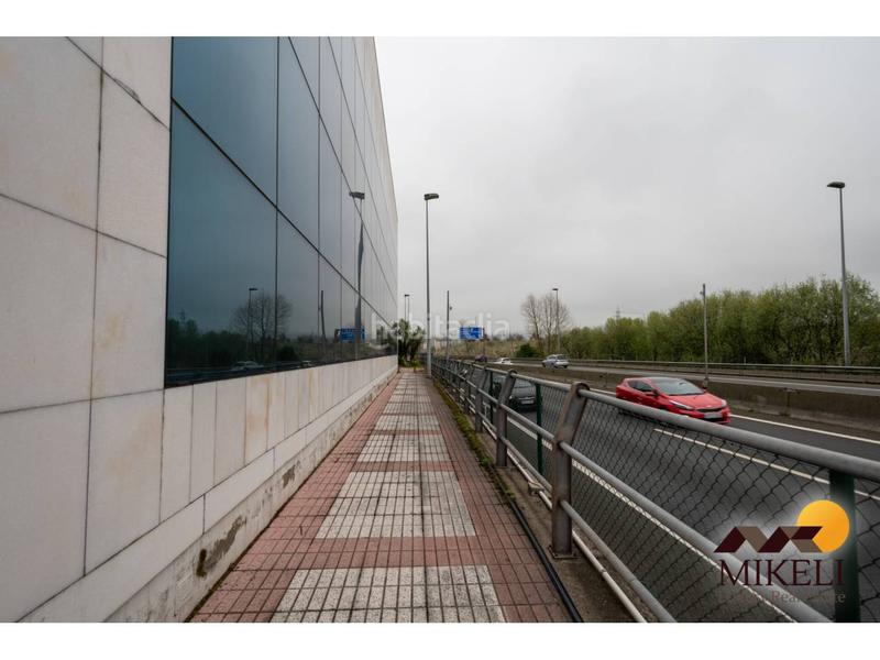 Foto ecaded1e-2e61-49ef-bd47-ffa6ad1191cc. Alquiler local comercial edificio exclusivo de oficinas en alquiler en Maliaño en Camargo