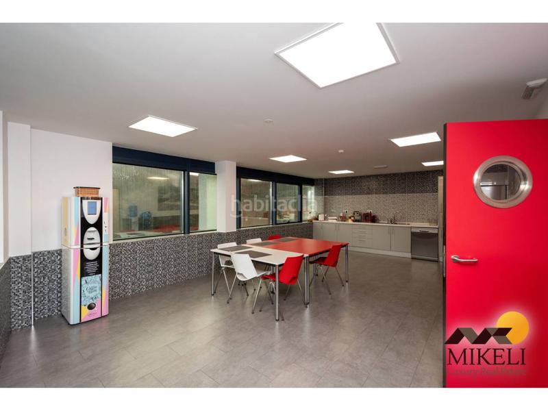 Foto f9326c18-337f-4ee9-a166-9416c4a2653f. Alquiler local comercial edificio exclusivo de oficinas en alquiler en Maliaño en Camargo