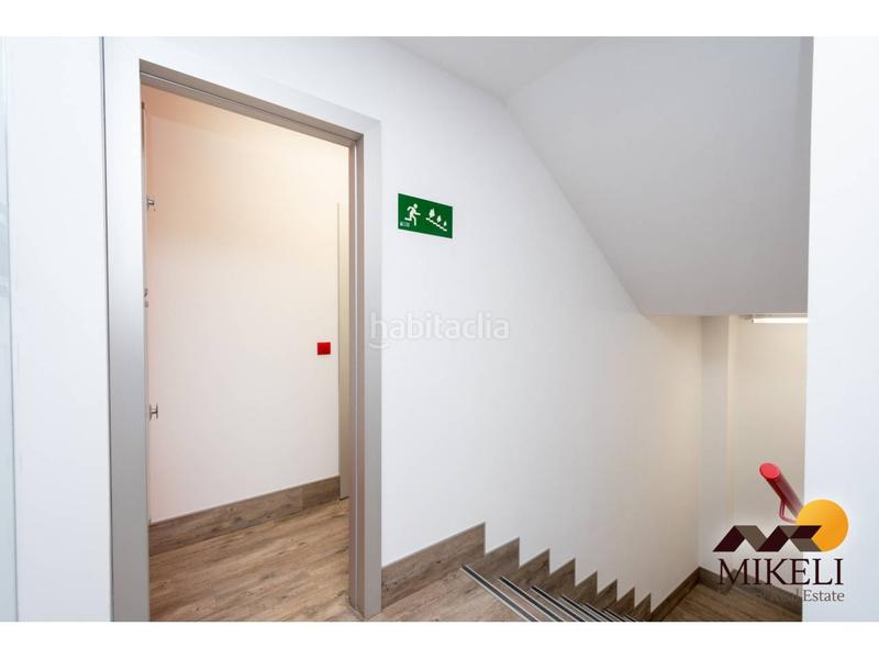 Foto fc023031-46a6-4334-8657-8f2444c7c510. Alquiler local comercial edificio exclusivo de oficinas en alquiler en Maliaño en Camargo