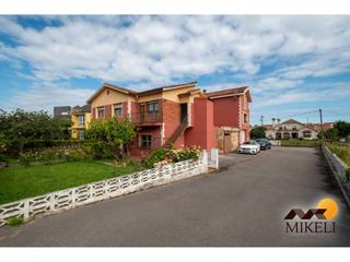 Casa  Marqués de valdecilla. Casa con ascensor en venta en soto de la marina