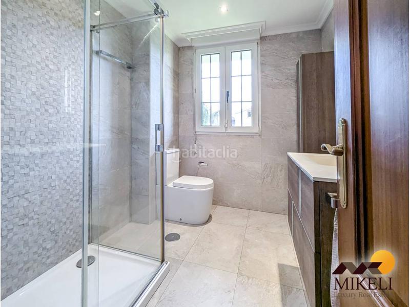 Foto 111109f8-5bec-4d82-a410-522b47041e45. Casa extraordinario chalet independiente en venta en adarzo en Santander
