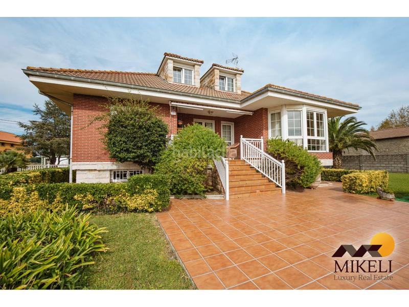 Foto 5278dd96-6183-40d8-b892-843580b92215. Casa extraordinario chalet independiente en venta en adarzo en Santander