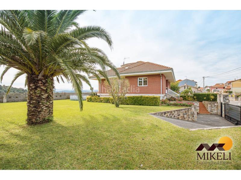 Foto 544e08d2-08bb-4ba9-b925-00a8cfb6d902. Casa extraordinario chalet independiente en venta en adarzo en Santander