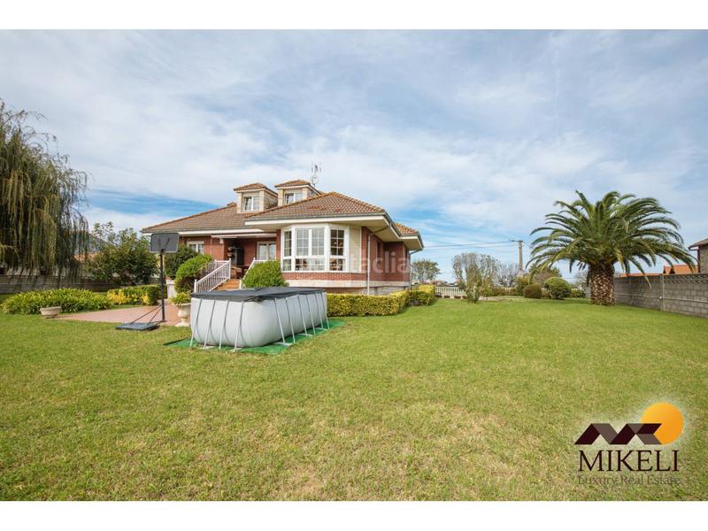 Foto 67edf27d-5b20-4a0a-a1f6-35ea58a434d1. Casa extraordinario chalet independiente en venta en adarzo en Santander