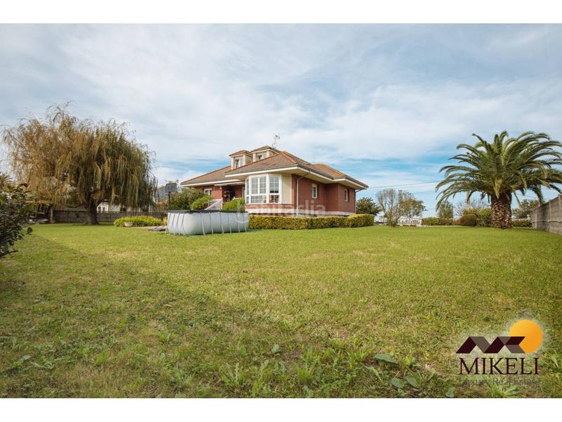 Foto 97be1cad-0c8b-45a9-8cbd-7ef2b420e479. Casa extraordinario chalet independiente en venta en adarzo en Santander