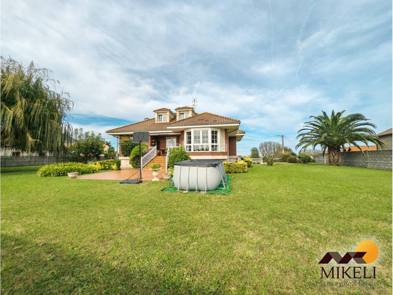 Foto a246209a-a987-4668-b1e5-fafb6b236de5. Casa extraordinario chalet independiente en venta en adarzo en Santander