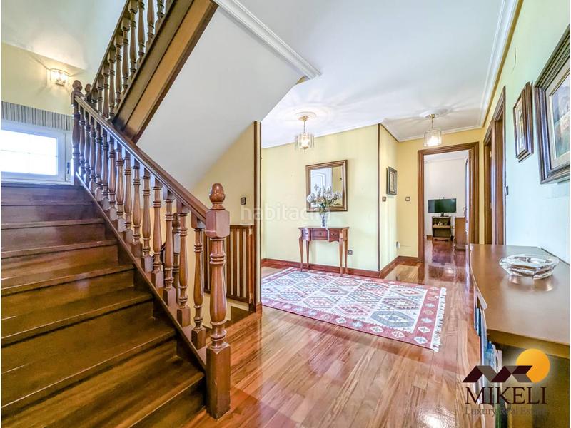 Foto a6cb8b8e-7186-4664-96f6-05dc5d0e2946. Casa extraordinario chalet independiente en venta en adarzo en Santander