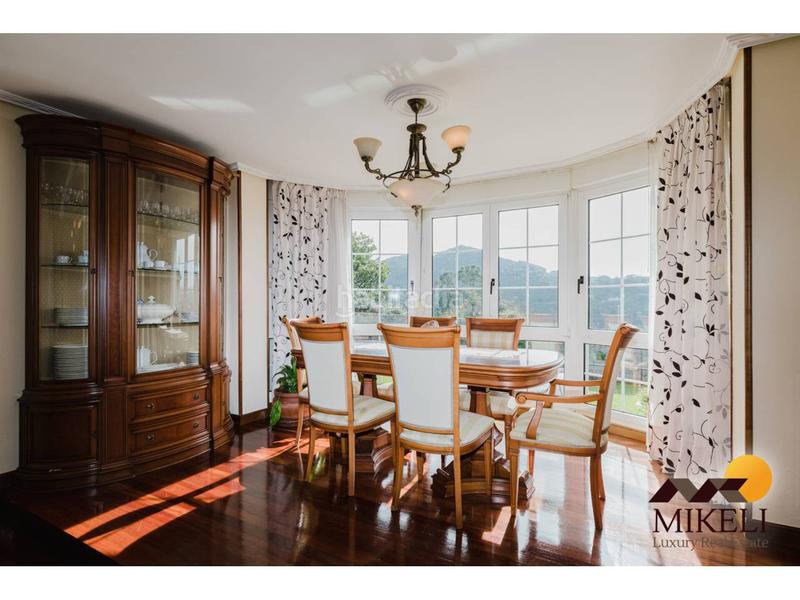Foto ab2d9bf1-4ed2-4047-9799-81c29231bd45. Casa extraordinario chalet independiente en venta en adarzo en Santander