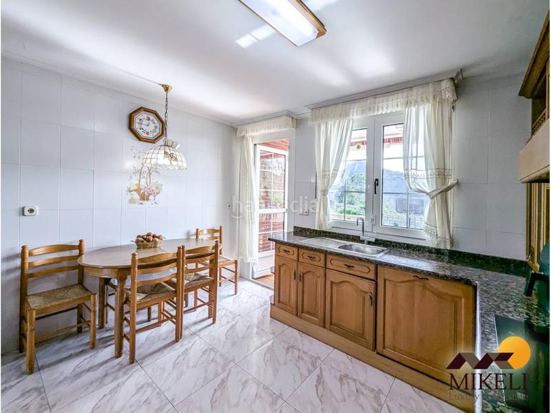 Foto b7d10e50-7125-46e8-930e-1a9b409a8dd9. Casa extraordinario chalet independiente en venta en adarzo en Santander
