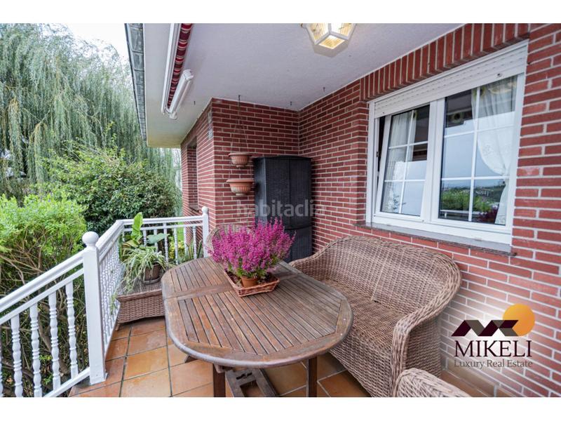 Foto be28d3ea-96c9-41ff-aa8e-640b81ffc0f0. Casa extraordinario chalet independiente en venta en adarzo en Santander