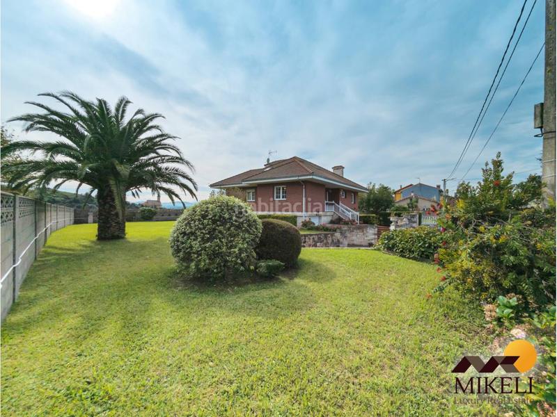 Foto be44d0b2-ff9a-40b7-932c-67c470d2552f. Casa extraordinario chalet independiente en venta en adarzo en Santander