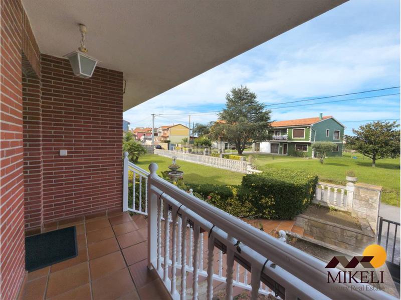 Foto c1e632aa-f31b-4672-9180-931e2bdf542e. Casa extraordinario chalet independiente en venta en adarzo en Santander