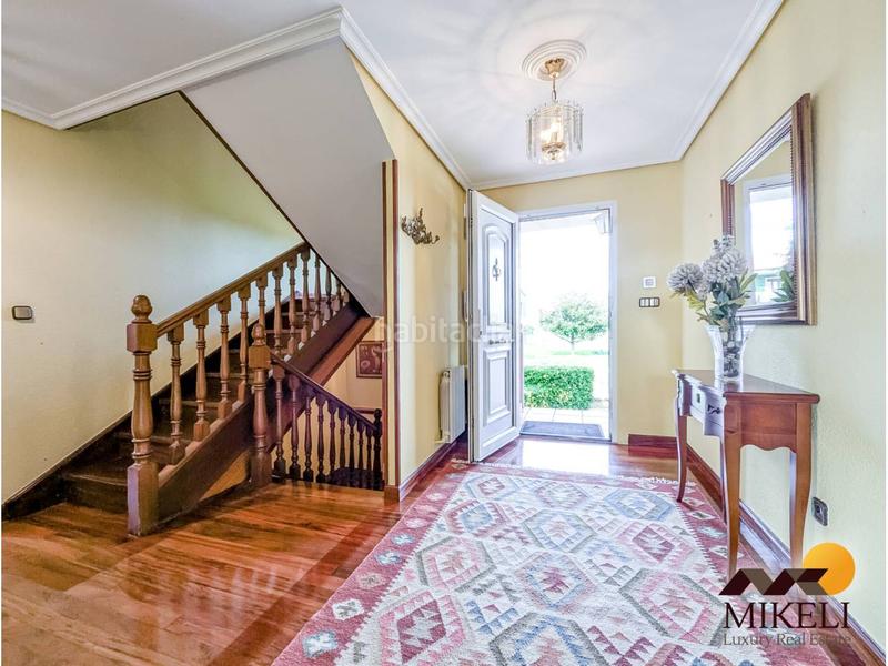 Foto c4cb957a-ee77-4d24-8129-8b4984596397. Casa extraordinario chalet independiente en venta en adarzo en Santander