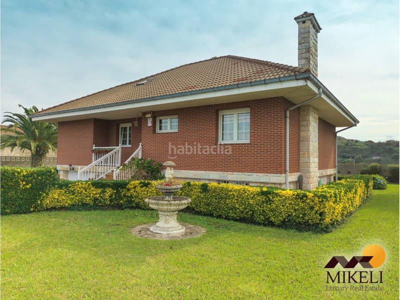 Foto c82f6d64-b285-493d-92db-4996ca0566b8. Casa extraordinario chalet independiente en venta en adarzo en Santander