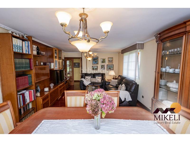 Foto cee67762-a916-4dbd-bf60-5ac1bb171963. Casa extraordinario chalet independiente en venta en adarzo en Santander