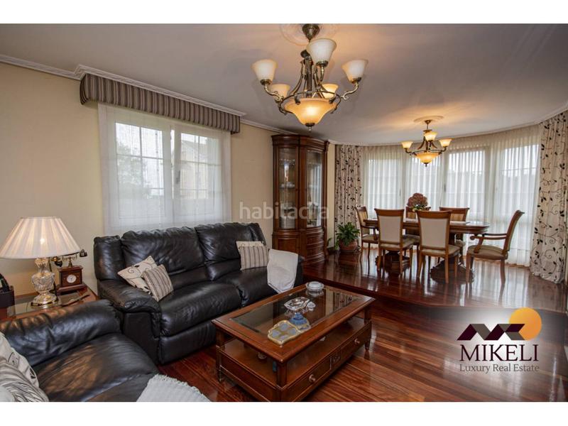 Foto d8ac2ffd-aab1-4631-9925-cf3f23a5e5b1. Casa extraordinario chalet independiente en venta en adarzo en Santander
