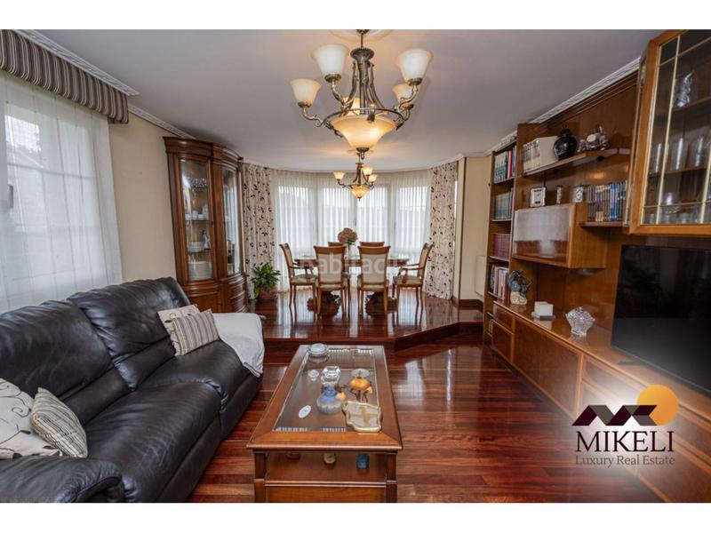 Foto e8f1917f-98e0-4747-9f10-5f563fcd2133. Casa extraordinario chalet independiente en venta en adarzo en Santander