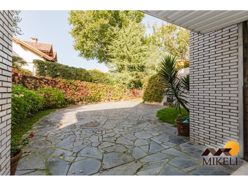 Foto b0c9f9c8-8832-480b-8d6d-f65d1e282a26. Casa chalet unifamiliar en venta en villapresente en Reocín