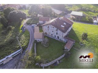 Maison jumelée à Rosales 2. Casona montañesa en rumoroso polanco