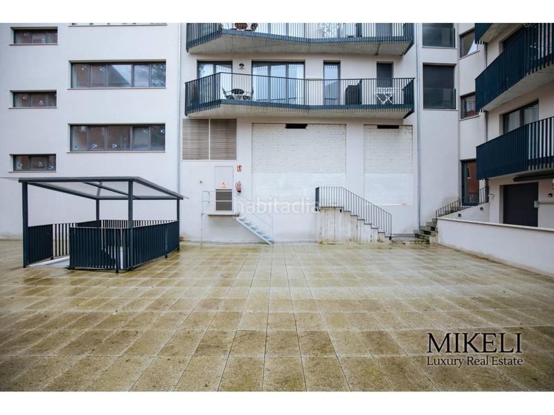 Foto 309eb1c1-1e4f-4e6f-8013-6dcc7dc15e91. Local comercial local en venta a estrenar con salida de humos en Santander