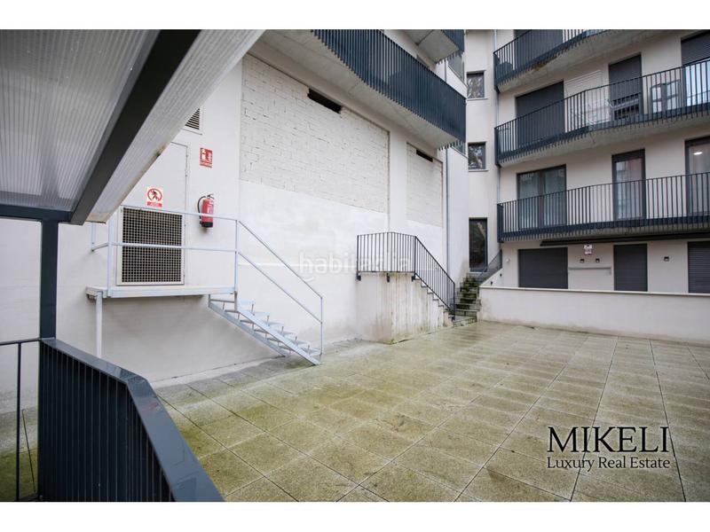 Foto 6ff6e3e1-c3fe-4d80-9c71-bc9991df8e18. Local comercial local en venta a estrenar con salida de humos en Santander