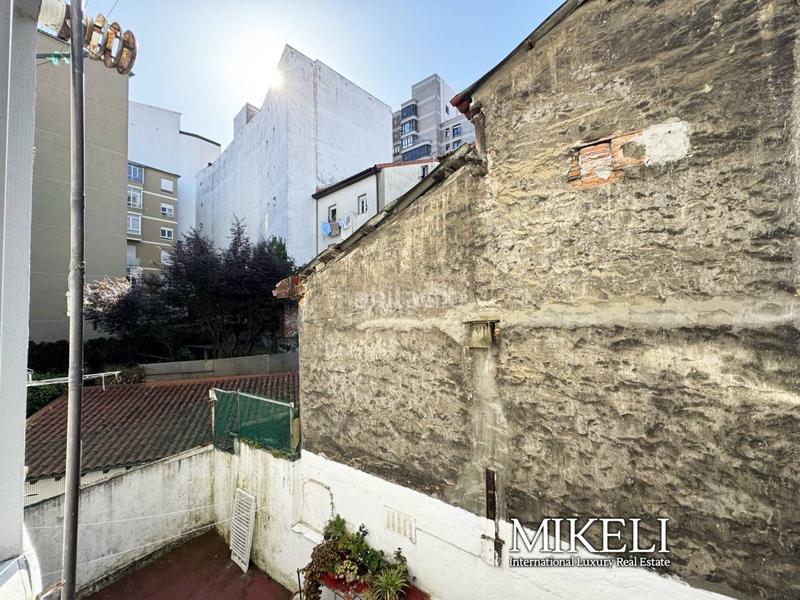 Foto d5c648f7-991f-4625-b0c5-3c67d7bf4335. Edificio  en venta en numanciasan fernando en Santander
