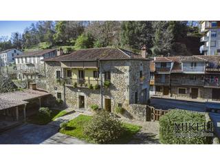 Chalet in Mercadillo 25. Chalet unifamiliar con jardín en venta en liérganes