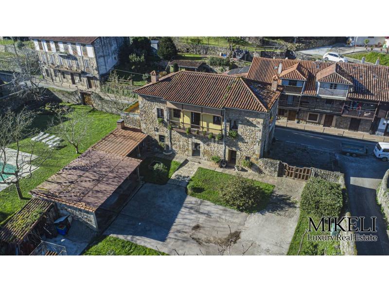 Foto 357d5493-3218-4d4b-ae8c-69c016e91fd6. Chalet  unifamiliar con jardín en venta en Liérganes