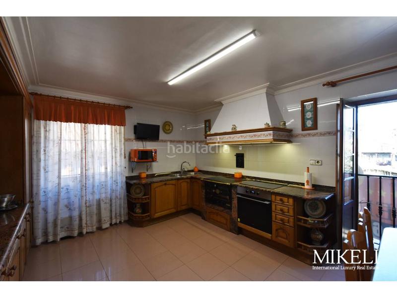 Foto a010a96c-60f2-4233-a315-f6fb6c85ae85. Chalet  unifamiliar con jardín en venta en Liérganes