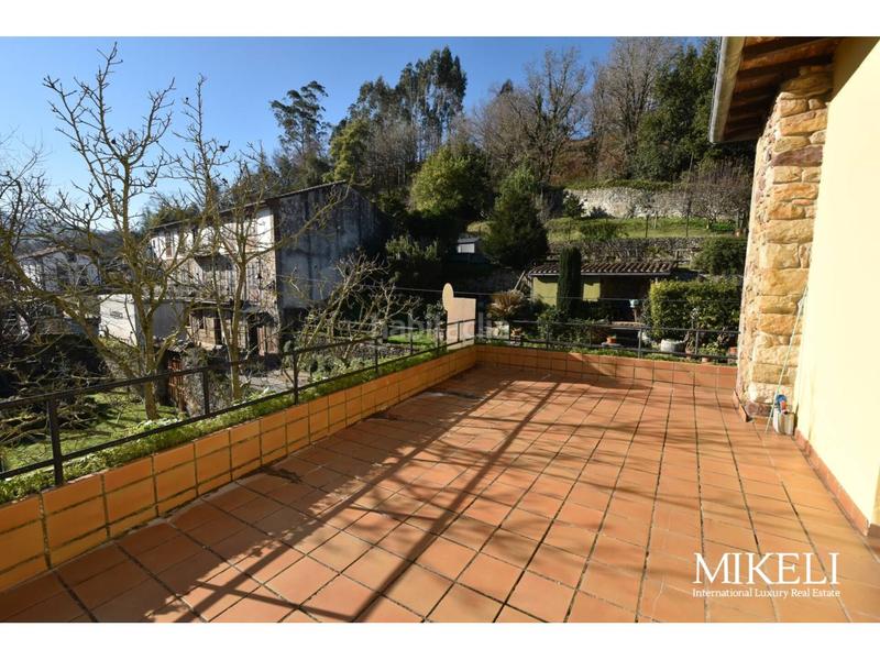 Foto 318907a4-86b7-485b-88ff-58eee3b5f68a. Chalet  unifamiliar con jardín y parcela urbana para construir . en Liérganes