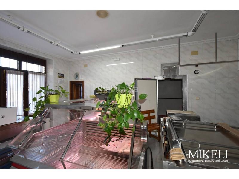 Foto 34a9905d-d5b3-4c57-b691-73cf8bb7ba42. Chalet  unifamiliar con jardín y parcela urbana para construir . en Liérganes