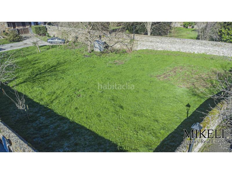 Foto 4dcf7f99-5f7f-4814-9fdb-ea27e85b4432. Chalet  unifamiliar con jardín y parcela urbana para construir . en Liérganes