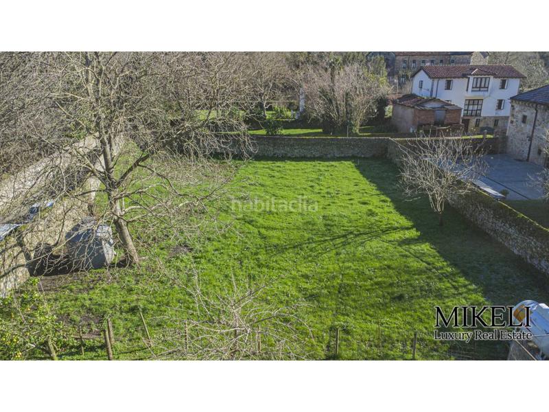 Foto 54c55115-09a7-440d-a035-27fcbe362ef0. Chalet  unifamiliar con jardín y parcela urbana para construir . en Liérganes