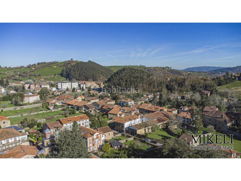 Foto 73e8b99c-0a2d-42ca-8cd3-8789fbb494c7. Chalet  unifamiliar con jardín y parcela urbana para construir . en Liérganes