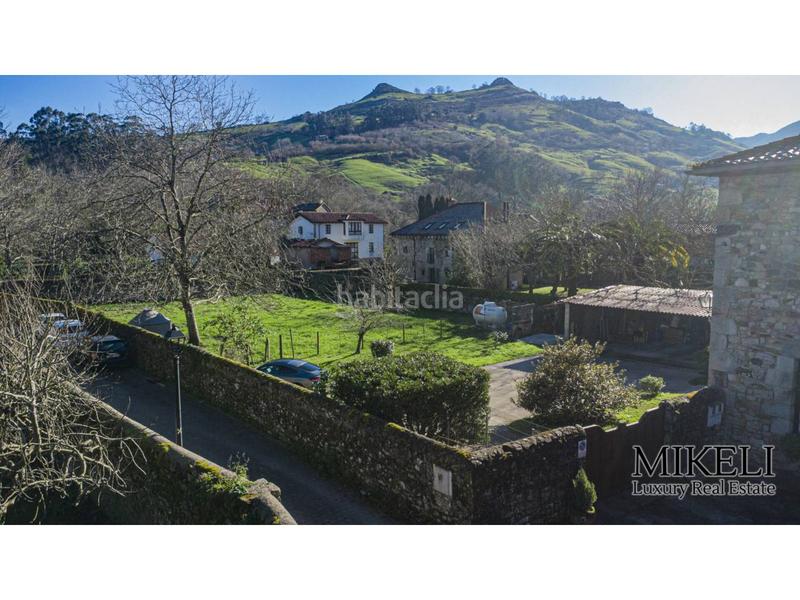 Foto 91bf7e23-083f-436e-90e1-eb027b048d50. Chalet  unifamiliar con jardín y parcela urbana para construir . en Liérganes