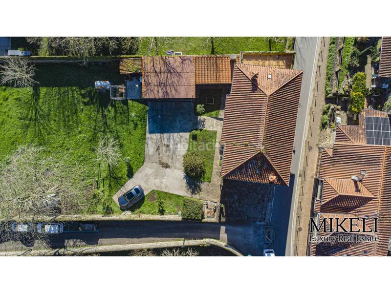 Foto c0a86edb-bf86-4410-bdb8-2daa5747525f. Chalet  unifamiliar con jardín y parcela urbana para construir . en Liérganes