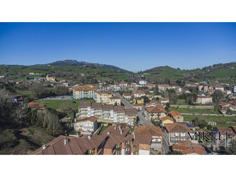 Foto e0d10f68-ad56-4473-906c-3ce52a89b44a. Chalet  unifamiliar con jardín y parcela urbana para construir . en Liérganes