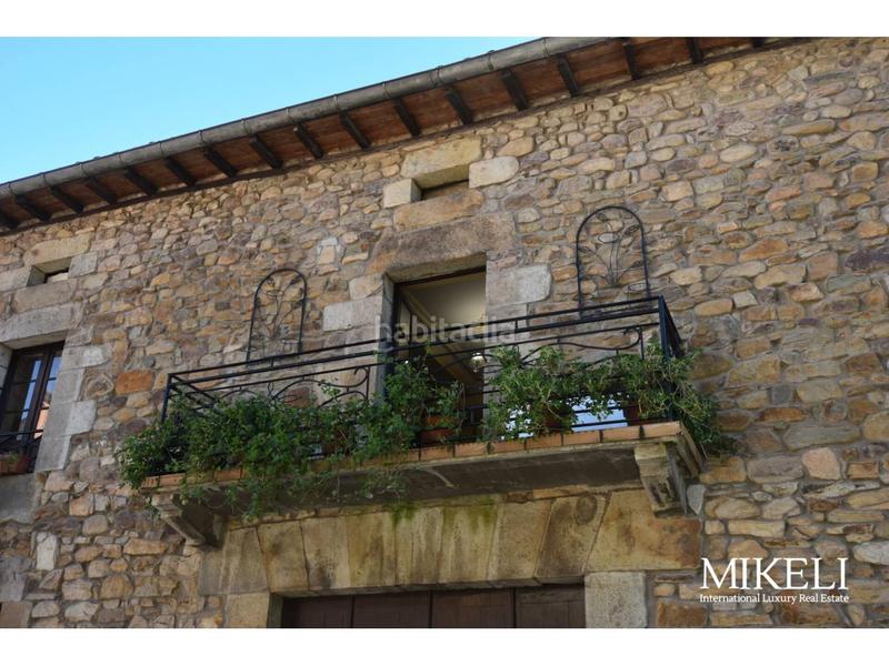 Foto eed7780d-9542-422a-bb12-4a828e8b1e66. Chalet  unifamiliar con jardín y parcela urbana para construir . en Liérganes