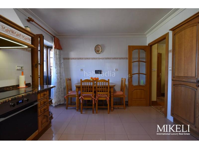 Foto ff5e3974-060c-4dab-b4d6-48949421530b. Chalet  unifamiliar con jardín y parcela urbana para construir . en Liérganes