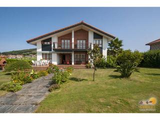 Chalet à Villanueva 3. Chalet unifamiliar en venta en san mamés de meruelo