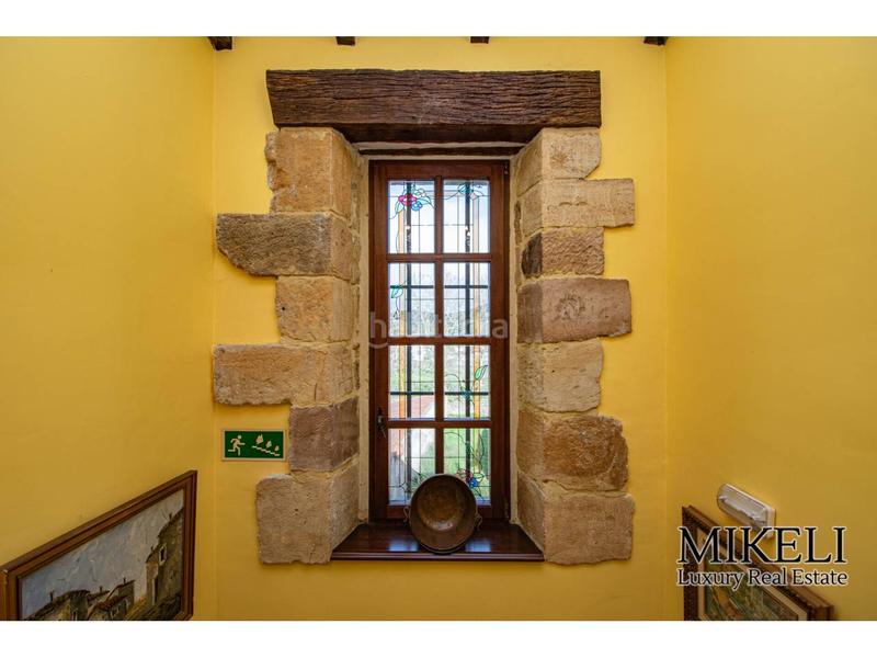 Foto 99c775f0-c33d-47f1-88ea-b55f70e5b2d4. Casa torre del siglo xvi restaurada con siete suites en Santiurde de Toranzo