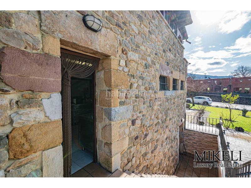 Foto b0af5ac1-1854-41d0-9799-ab535401cb67. Casa torre del siglo xvi restaurada con siete suites en Santiurde de Toranzo