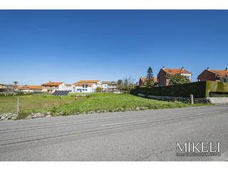 Terreny residencial  Corceño. Parcela urbana en venta con licencia de obra en san román santan