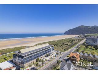 Chalet  Berría primera. Chalet independiente en venta en primera línea de playa en berri