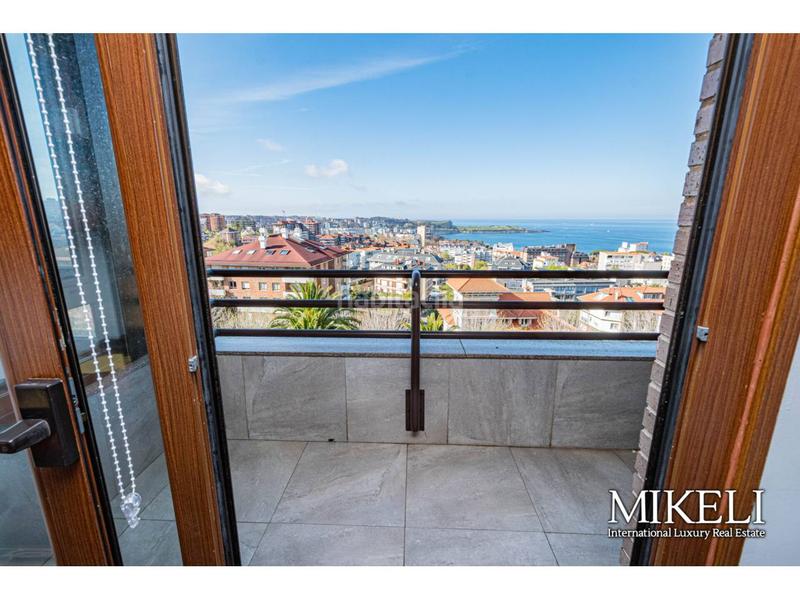 Foto 504000e3-a0bb-4c96-b01e-ebfecdf22687. Piso  de lujo en venta con vistas despejadas en El Sardinero en Santander
