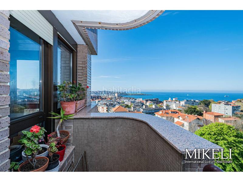 Foto c6b9985b-35e2-4d4a-a3c9-706ac5d6d49b. Piso  de lujo en venta con vistas despejadas en El Sardinero en Santander