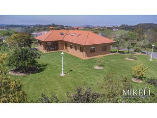 Chalet à La corralera  23. Chalet unifamiliar en venta en gajano marina de cudeyo