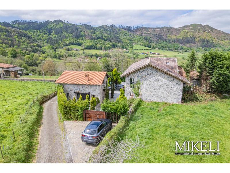 Foto 27b596e6-0250-4377-a074-78c917601411. Casa  en venta en peruyes en Cangas de Onís