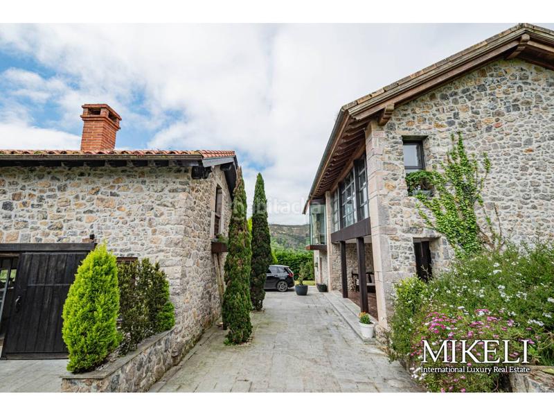 Foto 6e91f9f9-9872-45bd-8b42-1a19a9990e15. Casa  en venta en peruyes en Cangas de Onís