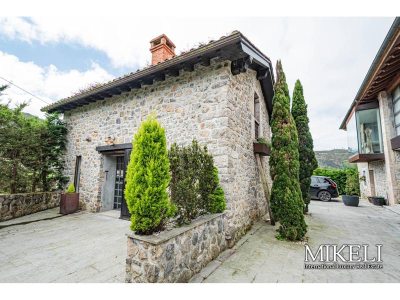 Foto 8ef96ecc-89de-43e7-8af4-a5f2b02cef25. Casa  en venta en peruyes en Cangas de Onís